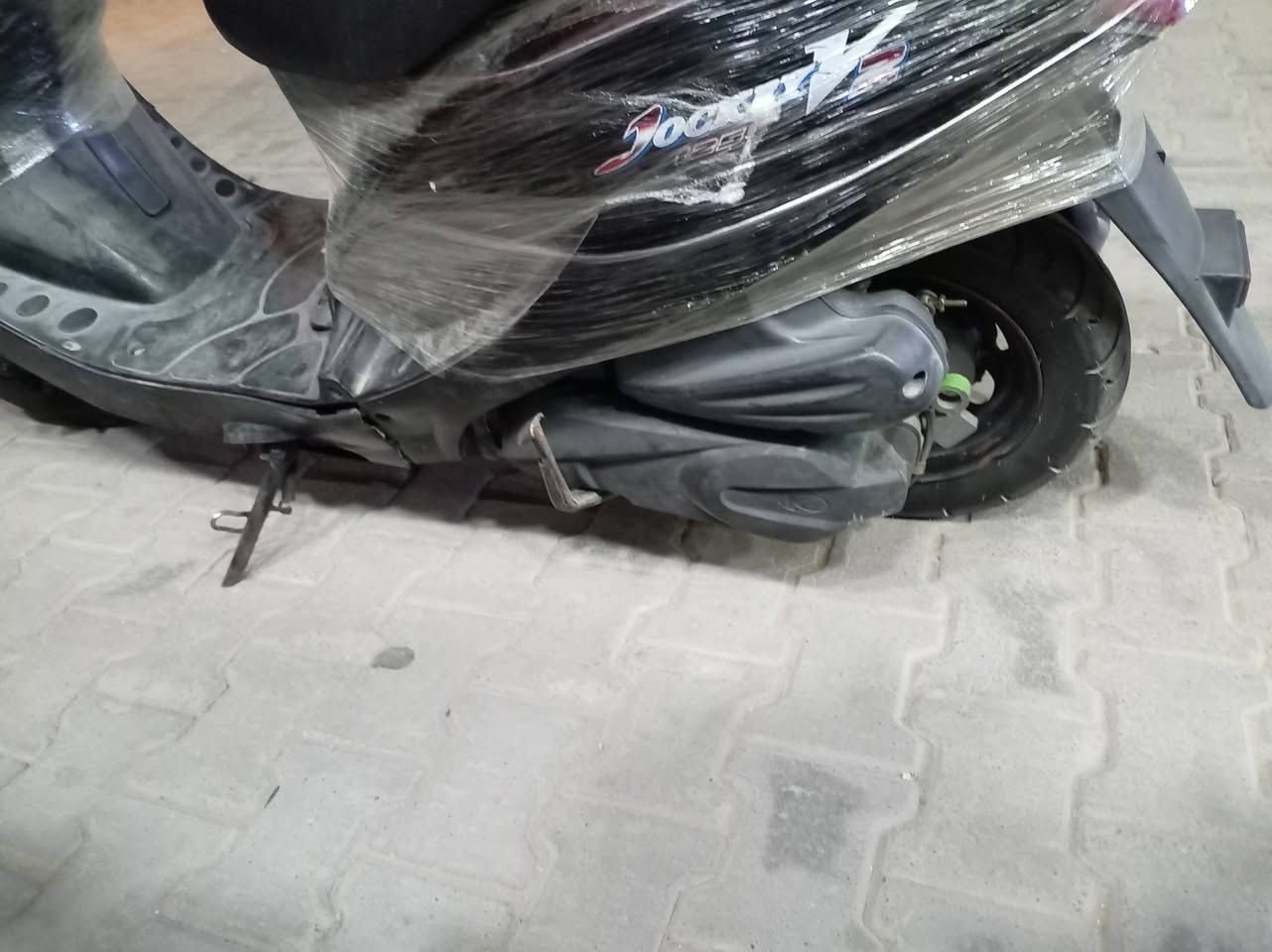 السلام عليكم درجة للبيع كامكو جديده بمعنئ الكلام نقص بس الكيج السرعه محرك مكفول لا دخانه ولا نضوح خرسه كهربائيات نكره سلف سعر ٥٠٠ وبيه مجال بسيط كاضميه ***********
