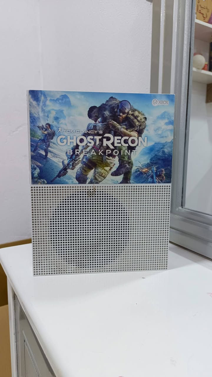 سلام عليكم 
اكس بوكس وان اس معه جوستك الاصليه وبطاريه 
الذاكره 512
الجهاز مفتوح
الجهاز مخرج الHD ما يشتقل يعني يرادله تبديل 
العنوان / البصره / القبله 
السعر 125 قفل 
رقم الهاتف ***********
