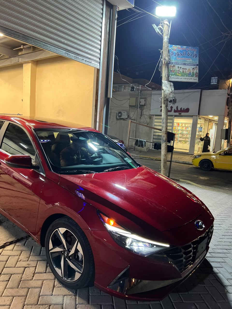 السلام عليكم  النترا 2023 فول للبيع بدون حادث بدون ايرباك كلين
النترا هايبرد 2023 وارد امريكي لون احمر(ماروني)

اعلى فئة بالمواصفات limited plus (modren) رقم بغداد الجديد

ماشية 28 الف ميل 

ضربتها فقط دعامية خلفية وتبدلت نفس اللون بلادية مابيها اي قطعة صبغ فقط نصف الدوسة هنا بالعراق صارت بيها طخة بسيطة

مكينة 1600 هايبرد

كير dct كلج رياضي

لدات داخلية 64 لون متغير

لد انادة تحت المقاعد

تبريد منفصل 

مقاعد كهربائية 
 
تبريد تدفئه كشنات 

رادارت امامية خلفية جانبية + نضام منع تصادم

كروز سرعة+ مثبت مسار

انارة زينون بلادية 3 لدات

شاشة كبيرة كاملة apple car play /androed auto 

نضام صوت محيطي Bose

ذاكرة خزن ميموري وداخل مميز

فتحة سقف(بانوراما)

ويل كب 17 /تايرات جدد مال امريكا بعدهن صدرها بلادي وقطعها كلهة بلادية

السيارة جديدة مناقصها اي شي دخول جديد بحالة الوكالة مصارلها ٤ اشهر دخلت للعراق 🔥♥️

مكاني بغداد الدورة 

سعرها ب183ورقة 

 

***********
