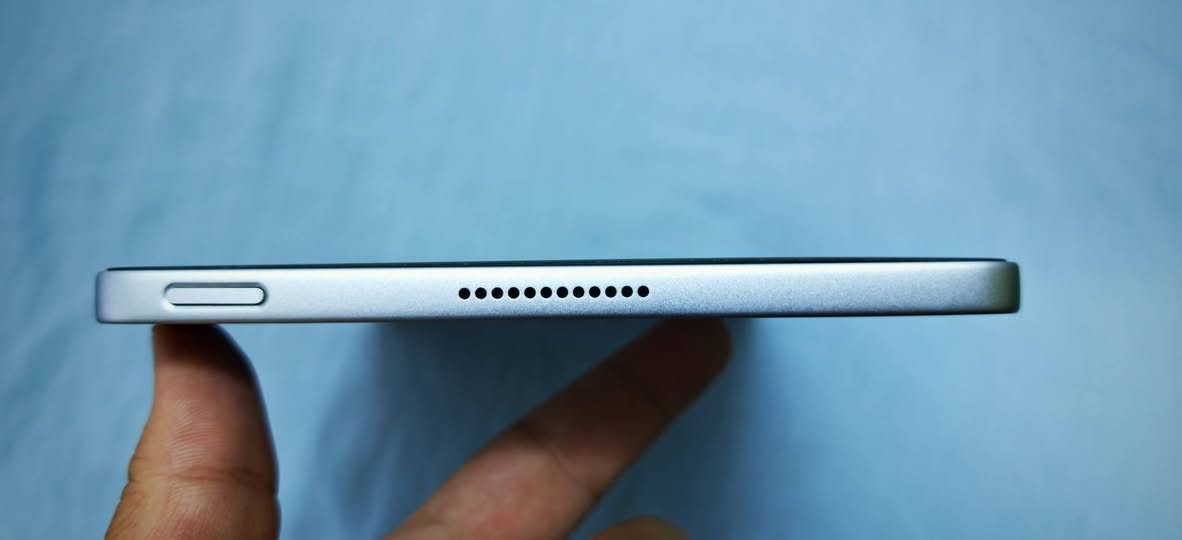ريد ماجك استرا نضافة 1000%
معالج الجهاز
 snapdragon 8 elite
ذاكرة الجهاز (512)
رام (16) وتكدر تضيف (12)
بطارية الجهاز 8300
شاشة نوع OLED
حجم الشاشة 9.06
معدل تحديث 165HZ
نضام التبريد 
ICE_X COOLING
مروحة تبريد داخلية بسرعة 
20000 RPM
سماعات الجهاز عالية جدا
سماعتان ستيريو مزدوجتان
DTS:X ULTRA
كامرة الجهاز 
خلفية 13MP
امامية 9MP
تصوير  4K 30fps
صحة البطارية 98
عدد دورات الشحن والتفريغ 137 يعني اخو الجديد
محلقات اضافية للجهاز كفر جلاتين شفاف + لزكة شاشة +راس شاحنة بقوة (80W)
الجهاز نضيف جدا مابي اي شخط كامل الملحقات كارتونة موجودة ستيكراتة موجودة وجيس الجهاز موجود 
السعر مليون وخمسين بيه مجال كلش بسيط مكاني بغداد قرب البياع 
***********
