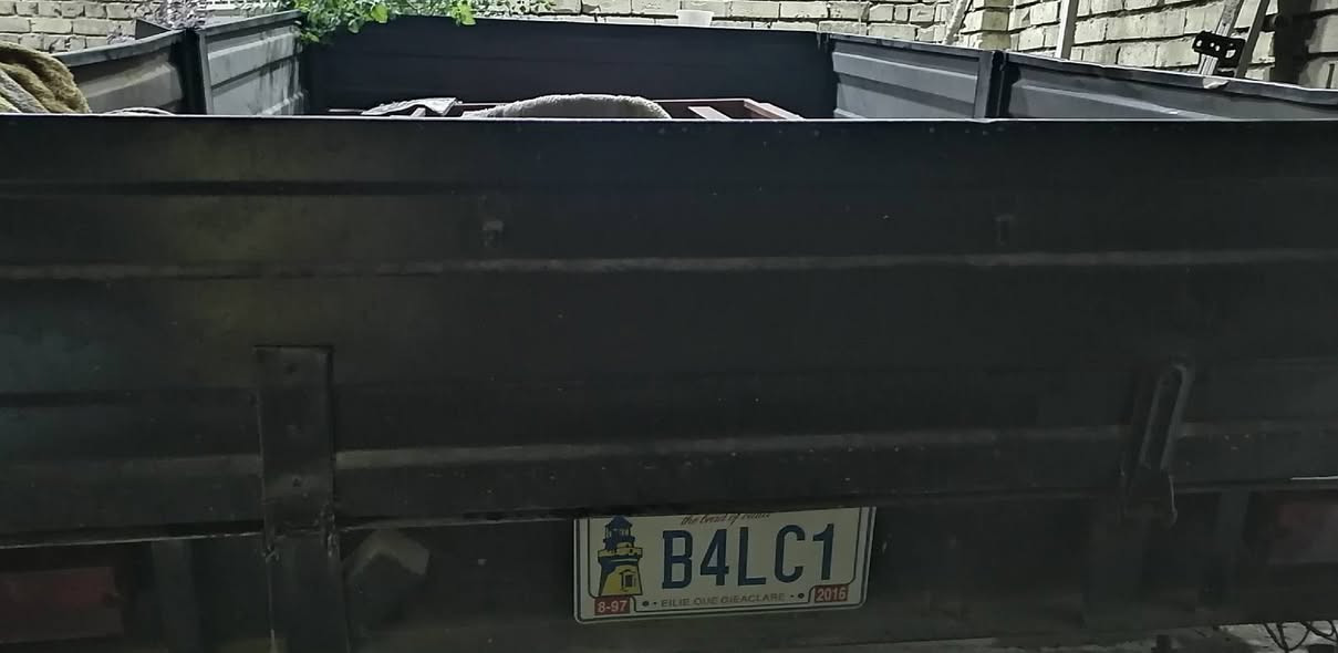 السلام عليكم
مكلف بالنشر عربانة للبيع دنكير بلادي شغالة من كل الجوانب لايتات وتايرات مكانها بغداد تحديد سعرها من قبل صاحبها


**إذا كنت صاحب هذا الإعلان وتريد حذفه لأي سبب، رجاءا أرسل رسالة إلى الدعم الفني**