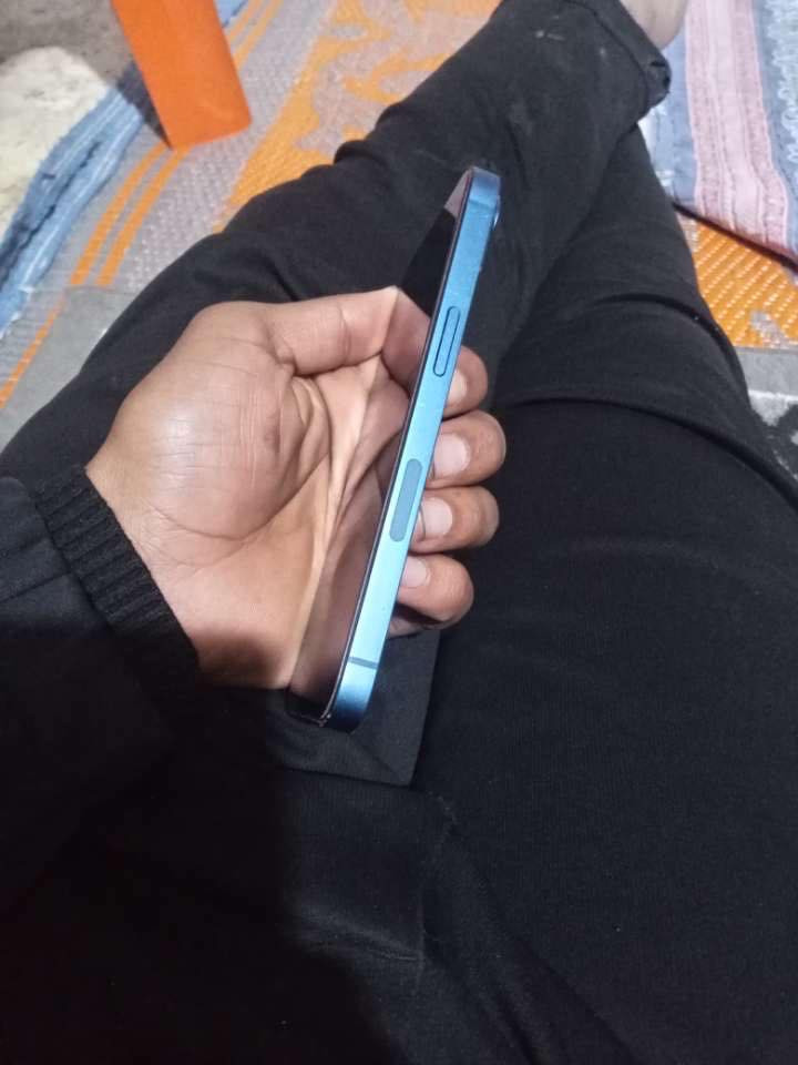 ايفون 📲 ١٣ عادي للبيع نضيف ومداخل تصليح خلاص خاص أو ***********
