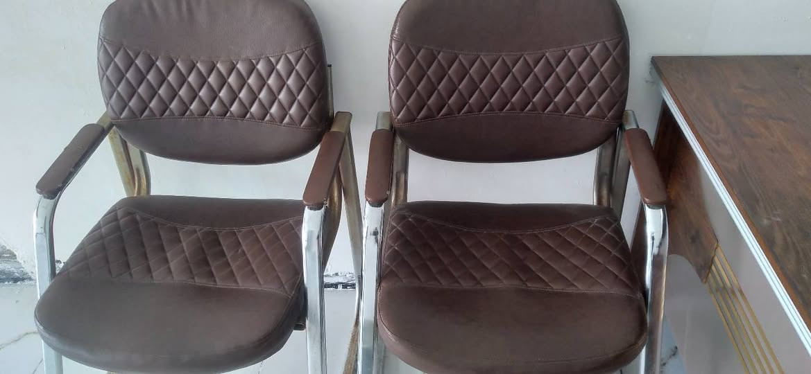 ميز مكتبي حجم 140 cm و 3 مقاعد ثابته . للبيع 150 الف كلهن


**إذا كنت صاحب هذا الإعلان وتريد حذفه لأي سبب، رجاءا أرسل رسالة إلى الدعم الفني**