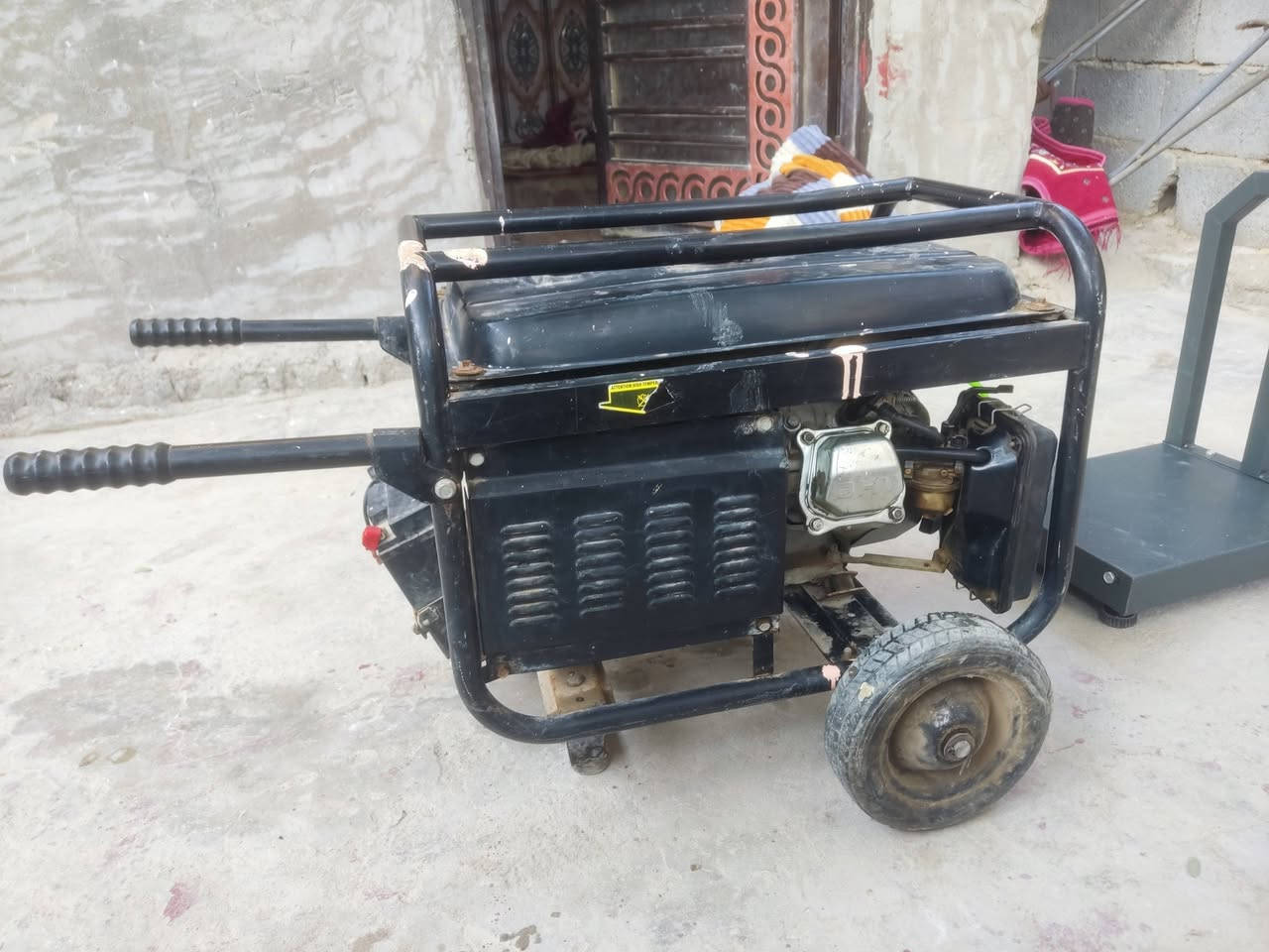 للبيع *********** مستعملات قليل نضافه90 /100
