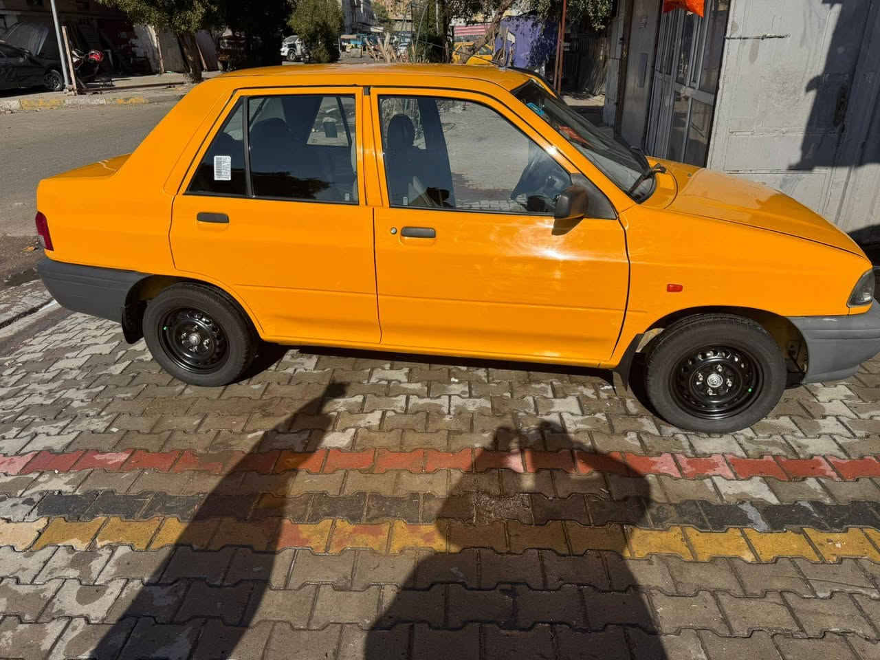 السلام عليكم سايبه للبيع موديل 2023السياره خير من الله حداديه جاهزه سياره تأخذها  تترحملي عليها السياره عارضها 68 وبيها مجال بسيط مكان السياره بغداد الكرخ ***********
