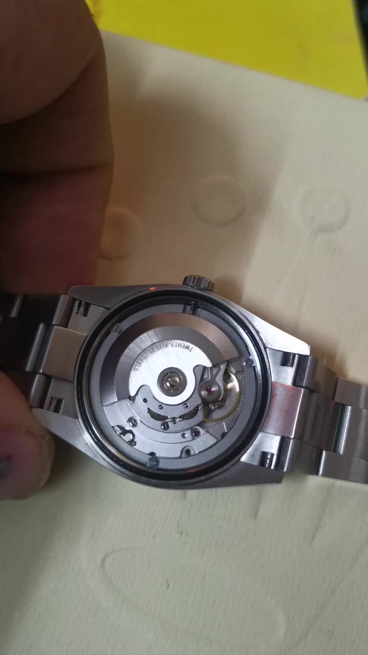 الاسم اخطبوط ساعة اوتماتيك روعة والميكنه واضحة المهتم خاص


**إذا كنت صاحب هذا الإعلان وتريد حذفه لأي سبب، رجاءا أرسل رسالة إلى الدعم الفني**