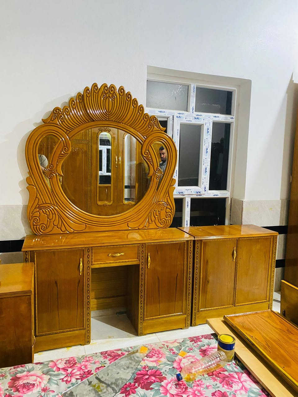 سلام عليكم يوجد قرفه مسرح ملكي صاج داخل وخارج السعر 900 وبيها مجال العنوان الرمانه الاستفسار على التلفون ***********

