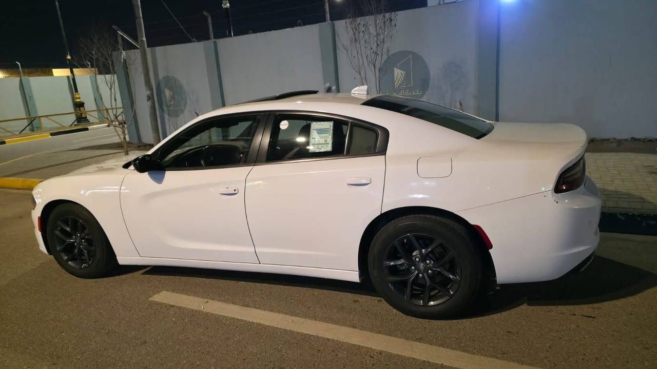 السلام عليكم اخوان چارچر 2018للبيع كنديه SXT رالي فول مواصفات ماشيه 72الف السياره كفاله ما عدا بارد موضح بصوره اربع أصابع تخم تاير ويل كب 18 استوه شادهن السياره على وضع الشركه استخدام شخصي اربيل السياره بسم راعيه مكان السياره بصره القبله هاذ رقم راعيه ***********
