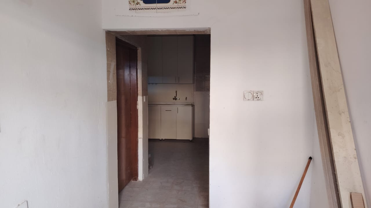 للبيع دار ١٢٨ متر ملك صرف طابقين الدورة حي المعلمين 
واجها ٨ متر 

السعر ٢٤٠ مليون 

واتساب ***********
اتصال ***********
