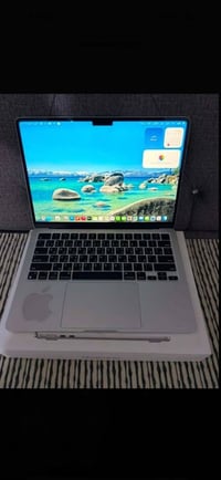 ماك بوك اير m2 2022 معالج m2  الرام 8g  الهارد ssd256  السعر ٩٣٠الف فق...