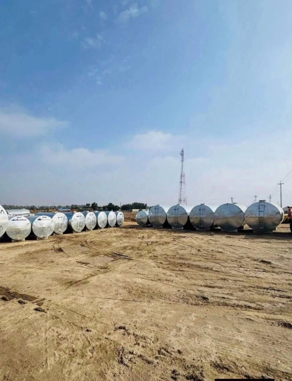 سلام عليكم موجود مقاطير للبيع درجه اولى يوجد حديد ومقلون سعه ٥٠٠٠لتر شغل الشمال دنكير أوربي تاير ٢٢ونص شركه الشمال العراق بسعار مناسبه جدآ جدآ جدآ ويوجد تانكيات١٠تلاف لتر و٥٠٠٠لتر مغلون      ***********
