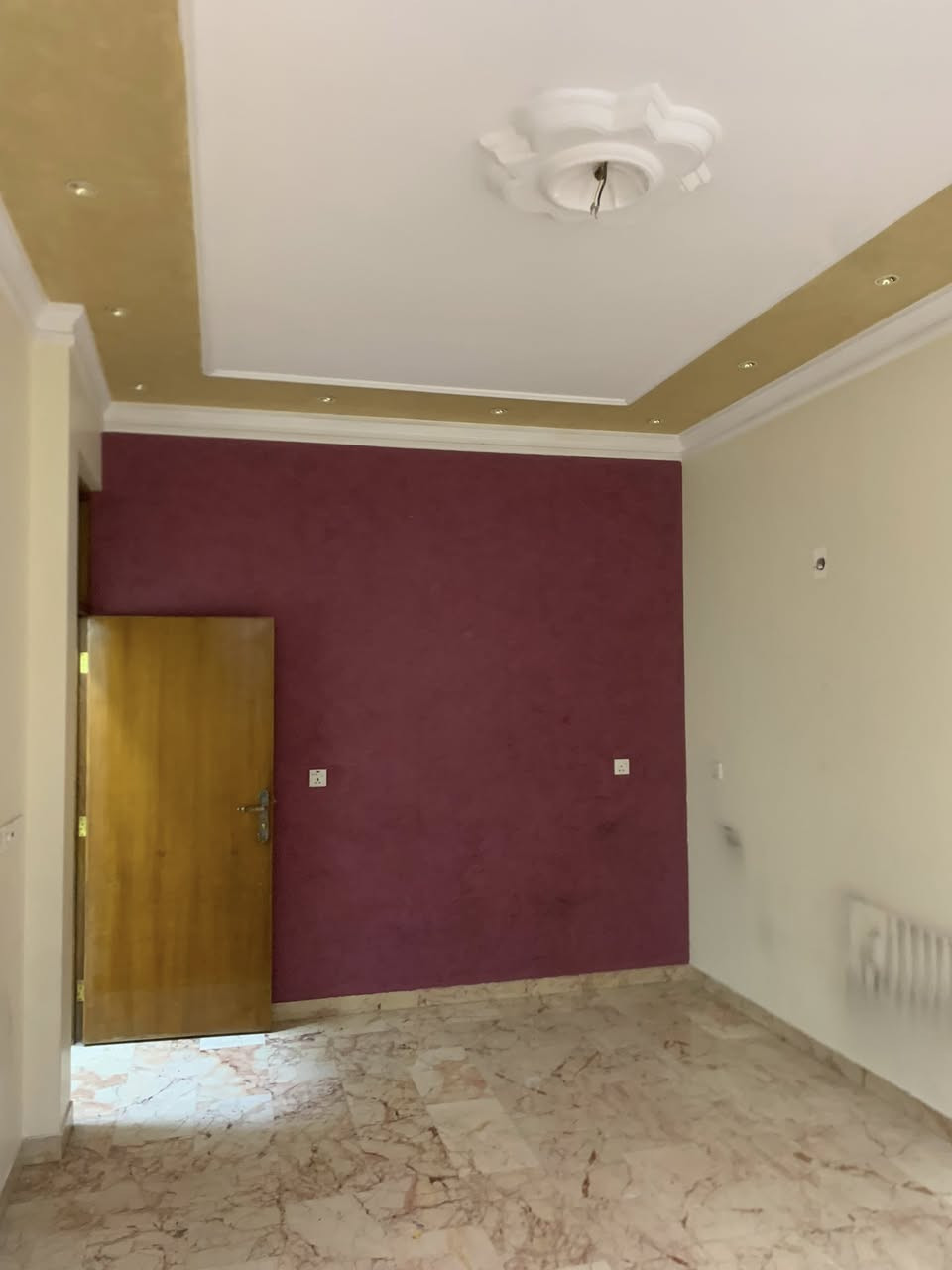 يسعد مسائكم بالخير والعافية بيت 🏡 للايجار ١٠٠م طابق ارضي يحتوي علا غرفه 😴 واستقبال ومطبخ وملحقاته للاستفسار مكتب الشمس 🌞 للعقار ***********
