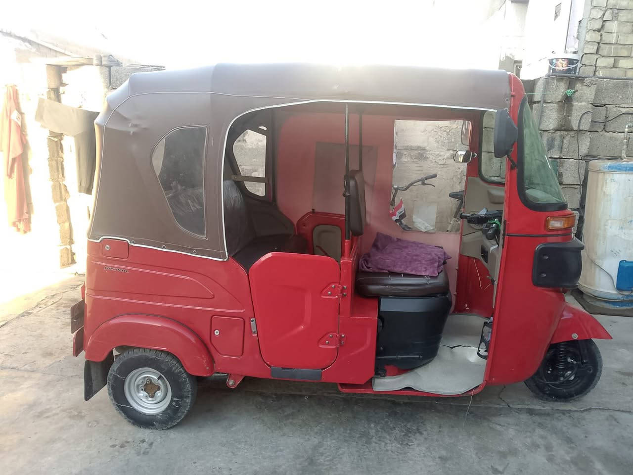 سلام عليكم شباب تكتك 22 زيرو لاضربه ولاصبغ ولا خياس مكينه بل جيس مكفوله للخير فقط الدوس الخلفيه نكاد قليل ومعمرينه مكاني بغداد الشماعية الشراي يخابر  عل رقم اني مكلف بل نشر ***********التكتك رقم كربلاء بسمنه يعني وين ماتريد احولك اكرر  السنويه بسمي
