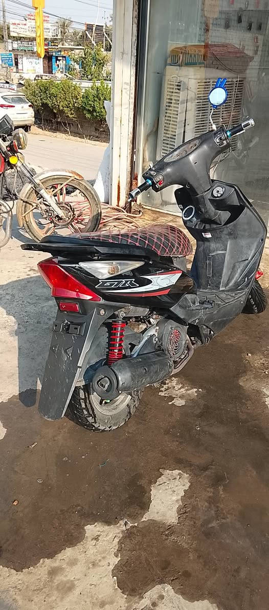 سكنس ثعلب مكينه برغي ما مفتوح دراجه كفاله المكان بغداد جسر ديالى القديم ***********السعر 650وبيه مجال
