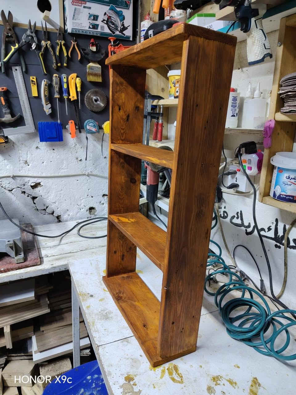 يــاالــلــه
عمل جميع انواع الرفوف 
غلاف قنينه كشوانيات غلاف ماطور
واي شي يخص الخشب
للاستفسار تفضلو خاص وتدللون
واتساب ***********
