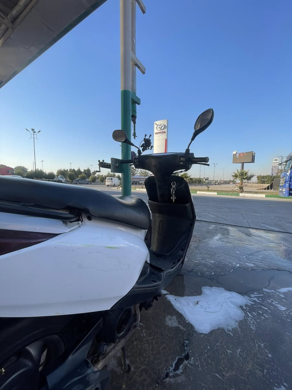 السلام عليكم دراجه بريز للبيع ماشيه ١٢ الف حقيقي دراجه جديده بمعنى الكلمه استعمال قليل أوراق كامله كهربائيات برغي مابيهم نقص كيلو متر طوافه اشاير كامله من كل النواحي ربع متصرف عليها مكينه ممفتوحه واتحمل مسؤليه كلامي السعر ٦٠٠ الف وبيها مجال شي بسيط مكاني بغداد الدوره البوعيثه الرقم ***********
