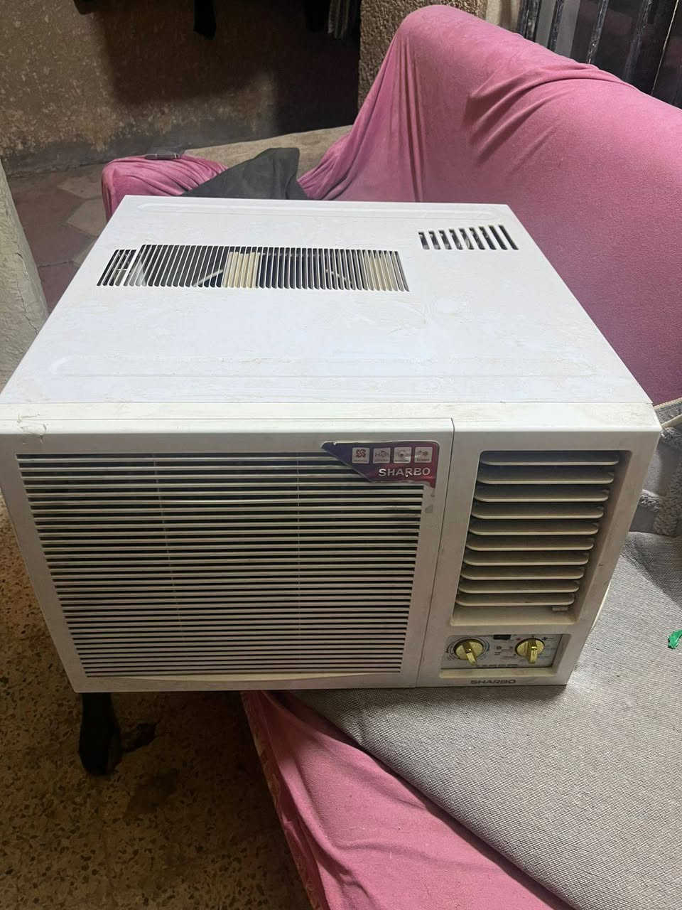 السلام عليكم اخوان مكيف للبيغ جديد مستخدم موسم واحد وأقل من موسم نصافه ٩٠% مكاني حي العامل اللجمعيات *********** سعر ٢٥٠ الف
