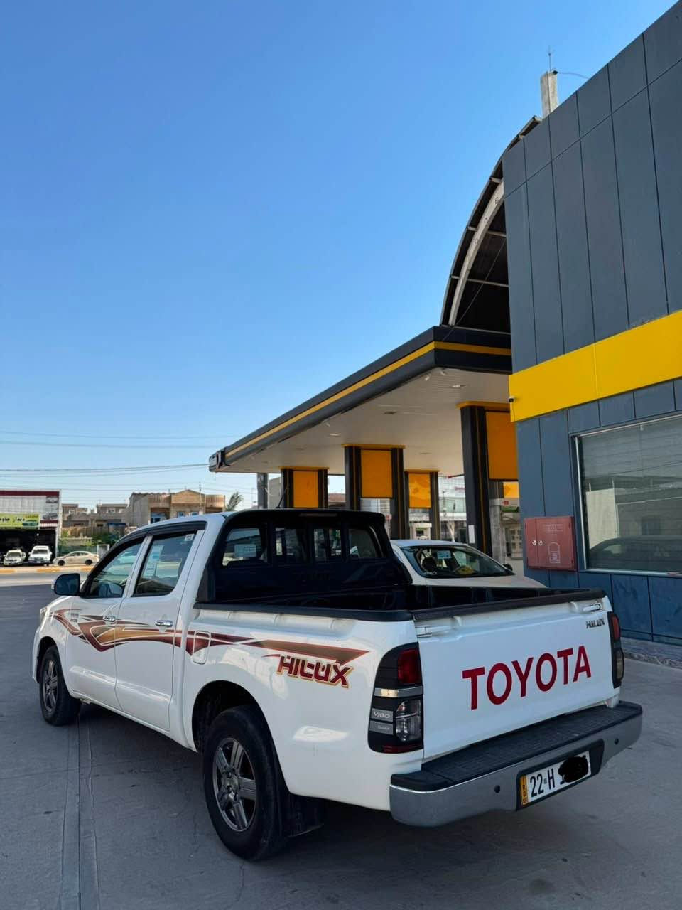 ToYoTa HILUX 2014 شەریکە جیهان گێر تۆماتیک
سەیارەکە ٢ جێ تحدیلە بێ سبوغە گێر و مەکینەی بە شەرتە مەکینەی نەکراوەتەوە بە شەرت 
٢٢٣ هەزار رۆشتووە
سەنەوی و ژینگە و رێگا و بانی هەموو شتەکی نوێیە بە شەرت تحویل و غەرامەش بە شەرت
گێر تۆماتیکە 
سحری ٢٠٥ وەرەقە و مەجال
***********
*********** أربيل, العراق
