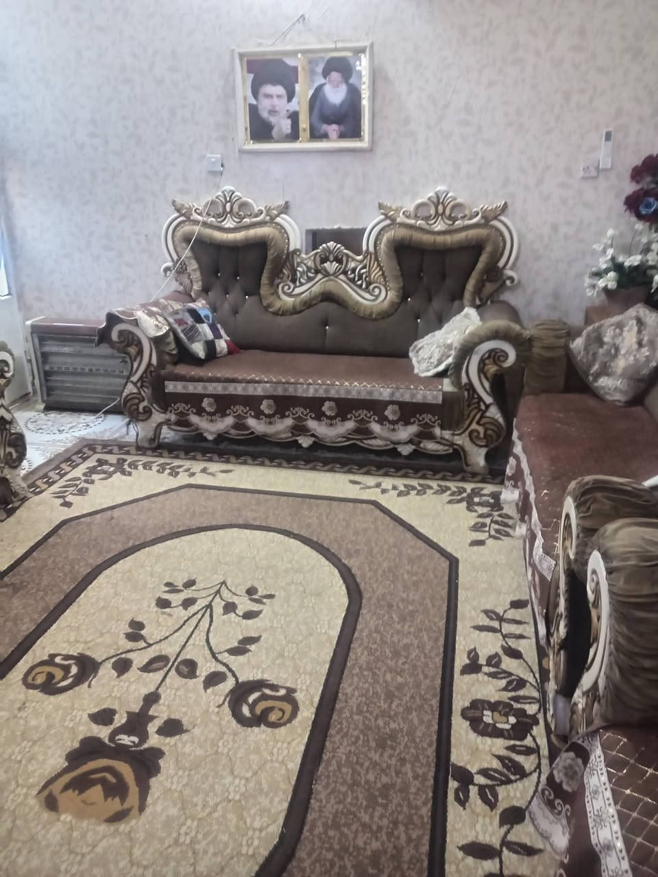 تخم للبيع نضيف سعر ٢٥٠
***********
