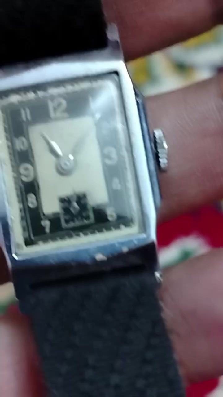 من رخصه الادمن الطيب ساعه تانك عسكريه المانيه قديمه جدا جدا  ماكنه  أحجار الساعه تعمل لكن انا ابيع انتيكا فقط  سعر مناسب مهتم يراسلني خاص ويدلل


**إذا كنت صاحب هذا الإعلان وتريد حذفه لأي سبب، رجاءا أرسل رسالة إلى الدعم الفني**