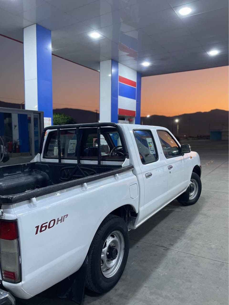 نیسان پیکاب ٢٠٠٧  بێ سبوخ بی لێدران 
گیرو مەکینە کارەبای هەموی بەشەرت. سەنەوی نوێیە  رەقەم باریکە بەناوی خۆمانە
٤تایەی تازە لەسەرە.  توند و تۆڵە تەبریت لەسەر سویج.  هەموشتەکی بەشەرتە. سحریشی ١١٤ مەجالەکی برایانەیە
شوێن نەحیەی بالیسان
***********
کۆرەکیش بەس ڤایبەرو. وەتس ئەپی لەسەرە 
*********** أربيل, العراق
