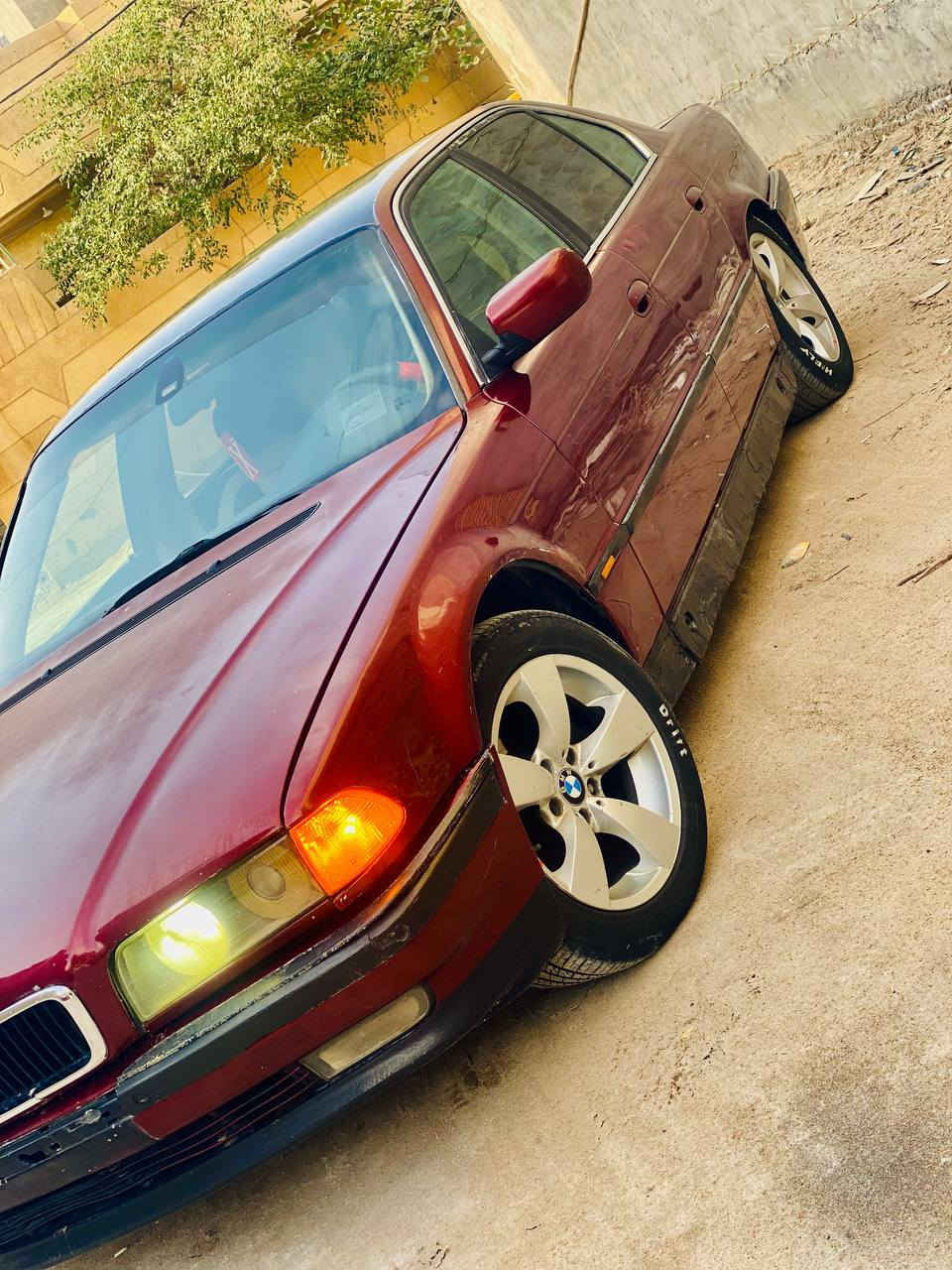 للبيع او المراوس 
بي ام دبليو كاسحه مديل 1995 (رقم بصره تحويل ثاني يوم)
مكينه كير كفاله مكينه 8.    740i كير تمساح 
 حداديه جديده كهربائيات كلههه شغاله 
تبريد شغال تدفئه شغاله مضخم الصوت 
دواخل نضيفه السياره ترايههه 200
تخم تاير الاصلي .منضومه زنون 

مكان السياره البصره 
السعر ......48$وبي مجال قليل 
***********
