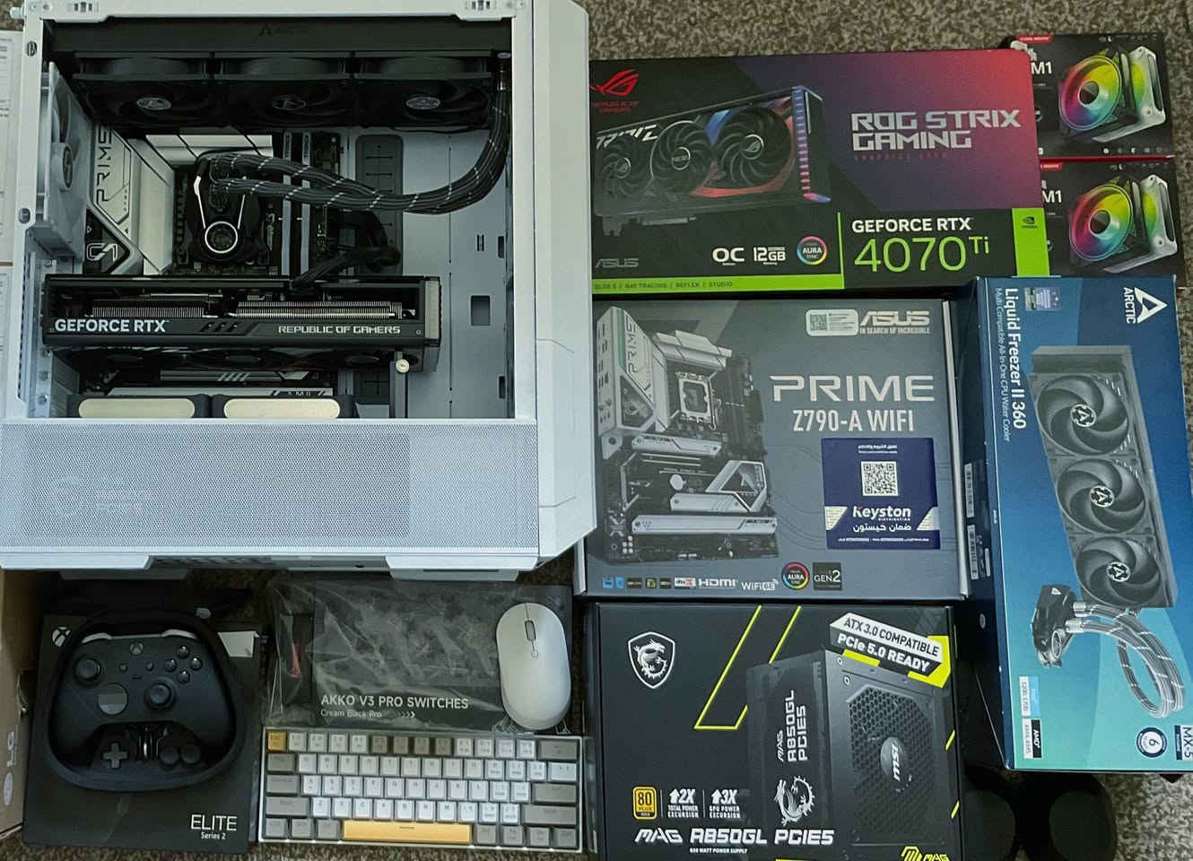 السلام عليكم
كيس وشاشة للبيع

مواصفات الكيس:

* Intel Core i7-13700K
* ARCTIC Liquid Freezer II 360
* Asus PRIME Z790-A WIFI ATX LGA1700
* TEAMGROUP T-Force Delta RGB 32 GB (2 × 16 GB) DDR5-6000 CL38
* Samsung 980 Pro 2 TB
* Silicon Power X570 1 TB
* ROG STRIX GAMING OC GeForce RTX 4070 Ti 12 GB
* Lian Li LANCOOL 216 RGB ATX Mid Tower Case
* MSI MAG A850G PCIE5 850 W 80+
* 2 × Coolmoon DM-1 Black Fans

الشاشة:

* LG UltraGear 27GR75Q-B 27” * 
* 27” | 2K | 165Hz

### السعر:

* الكيس: 1650$ / 2,500,000 د.ع
* الشاشة: 200$ / 300,000 د.ع

* ⚠️ السعر قفل – مايتغير – البيع للجادين فقط
* أغلب القطع من دار الريم أو النبع
* كل الكراتين والوصلات والضمان موجودة
* نظيف و يشتغل ١٠٠٪؜ مابي اي اشكال 
* الموقع: بسماية
* هلا بيك اذا تريد تجربة وفحص الكيس والشاشة قبل الشراء


**إذا كنت صاحب هذا الإعلان وتريد حذفه لأي سبب، رجاءا أرسل رسالة إلى الدعم الفني**