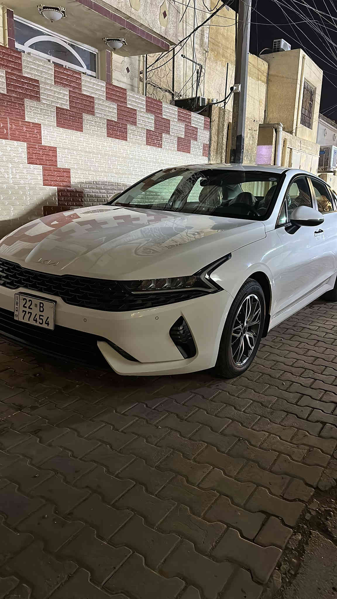 السلام عليكم 
k5 للبيع 
موديل 22  سعر 197 

مواصفات خليجي كفاله عامه محرك 2000 دوش كشنات جلد 
قطعتين تبريد 
تشغل عن بعد 
كشن كهرباء 
5 وضعيات قياده 
رادار خلفي امامي 
ترحيب عند الاقتارب
ماشيه 63 
سياره جديده عل وضع الشركه 
بيه فقط شخط جداً بسيط 
رقم اربيل الجديده بسمي 
مكاني بغداد الحريه 
للاتصال على الرقم ***********
