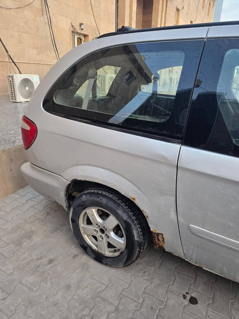 دوج كرفان2007
نظافه الغرفه 80٪؜ 
تبريد ثلالث قطع شغال ثلج❄
محرك 3/800 
ابواب كهرباء 
كشن سايق كهرباء
تحكم ستيرن جهتين
تحكم مرايات كهرباء
منضومه زنون 
تخم تاير جديد كوري
منظومه بانزين جديده كامله
قاعده فيت بم جديده 
السياره مال بيت جنيه مجهزه من كلشي على الاخر كلشي بيها مضبط عيبها الوحيد الخارج بيها خياسات بسيطه وضربه بلباب موضحه بالصور 
كير ومحرك ضمان
السعر ٧٥ وبيها مجال للشراي والجناي 
سنويه جديده باسمي تحويل ثاني يوم
المكان بصره شط العرب
*********** @إشارة
