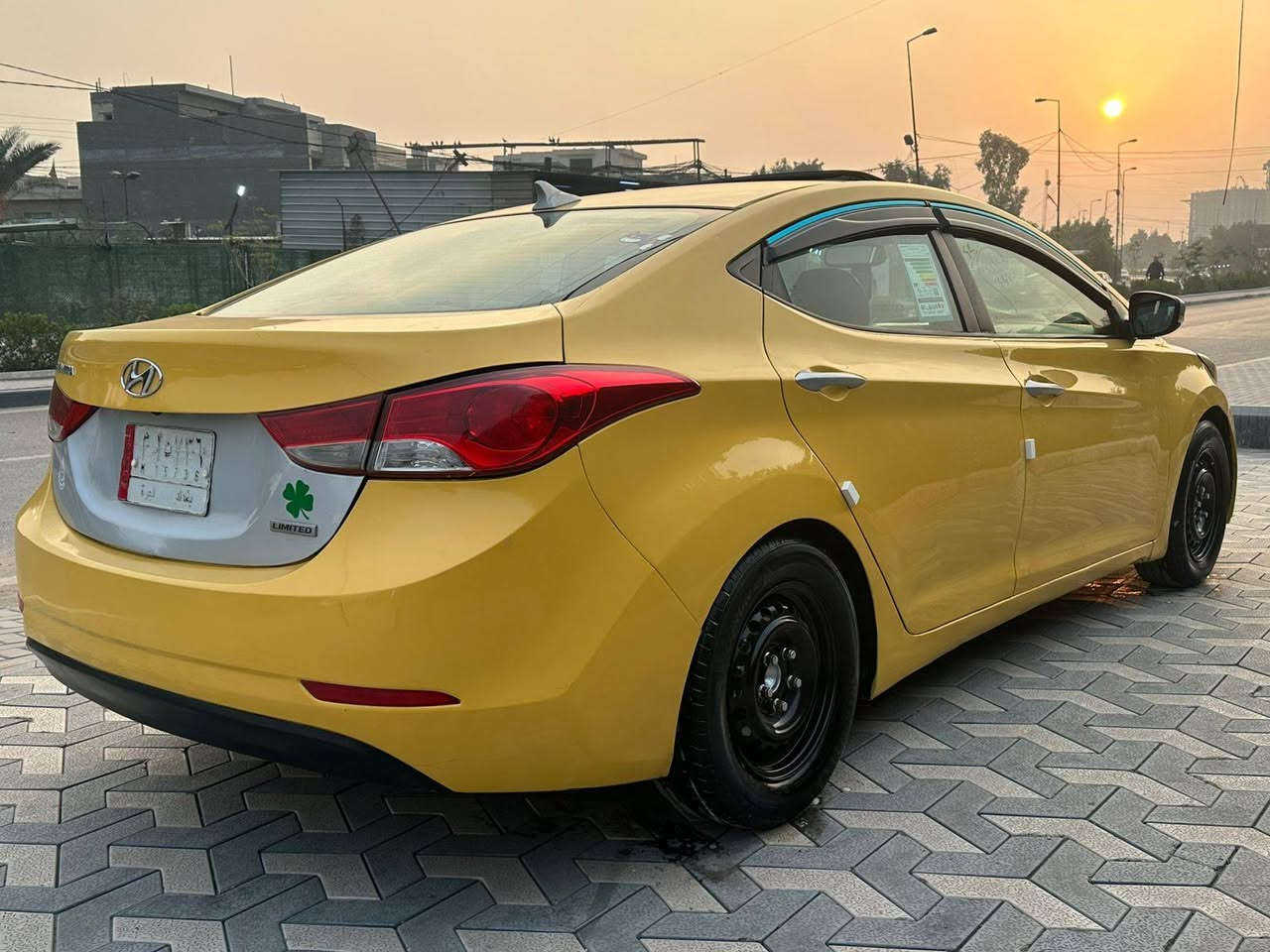 سلام عليكم النترة لبيع سيارة موديل 2013صبغة اولى مكينة 1800دوش السيارة فول عدة البصمة ليبل واحد حادثها وجة الدعامية الخلفية مضومة زنون السعر 105وبيها مجال مكان السيارة البياع الاتصال ***********
