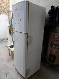 ثلاجة • بيه خلل • كوم حديد