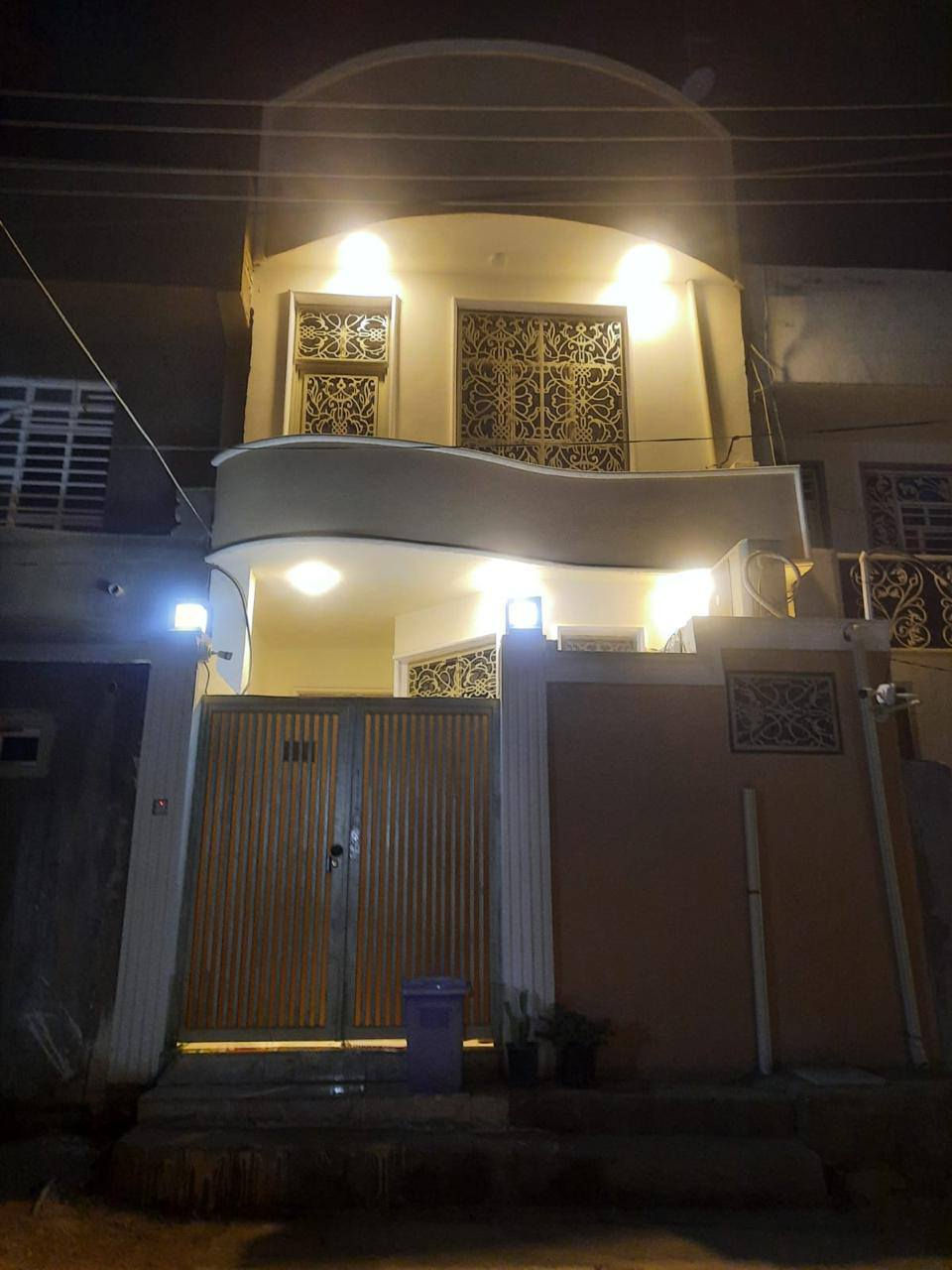 افضل عرض للسكن بيت في حي النداء 🚨 
100متر ..طابقين ..ثلاث غرف..بناء نظيف جدا مرتب وجاهز 
بيه اضافات..ديكورات ..السعر جدا مناسب 🔥..البيع نقد
للتواصل والاستفسار (واتساب متوفر) :
انسب العروض والفرص الاستثمارية 
*********** – سجاد الطفيلي
*********** – سجاد الطفيلي
*********** – مصطفى الطفيلي
#مكتب_الكرار_للعقار_داخل_مجمع_الكرار_السكني... ثالث مكتب ع اليمين..
