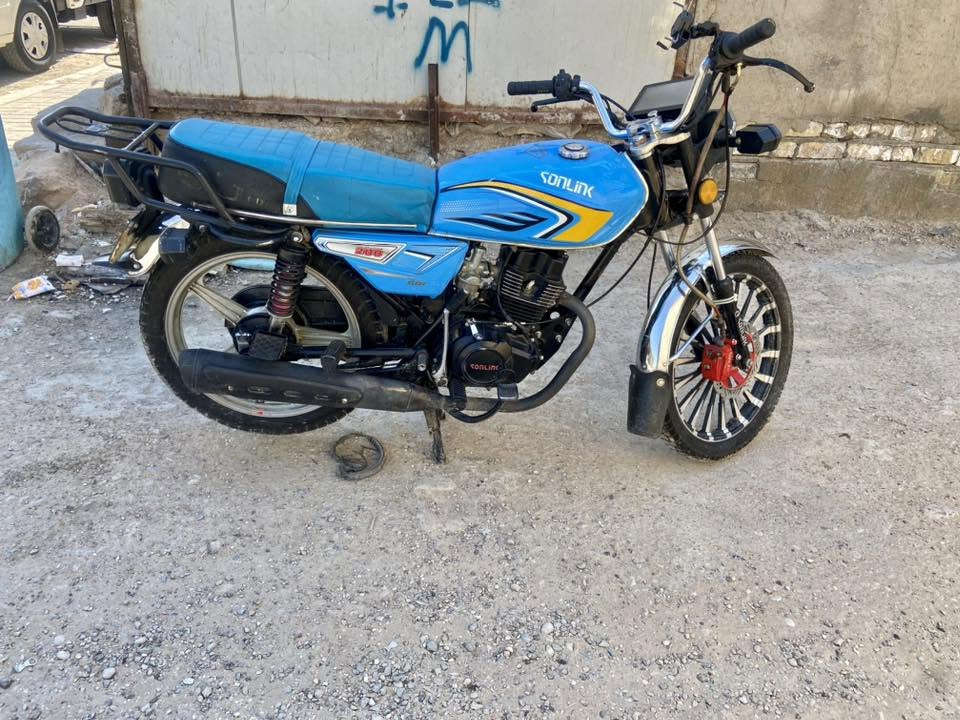سلام عليكم دراجة سولنك 5نمره  موديل 2025
محرك ضاغطه وزنجيل  حجم المكينة200cc
ما بيها اي نقص
مكاني بغداد مدينة الصدر
سعر850 وبيها مجال انشاءالله 
موبايلي *********** متواجد واتساب
