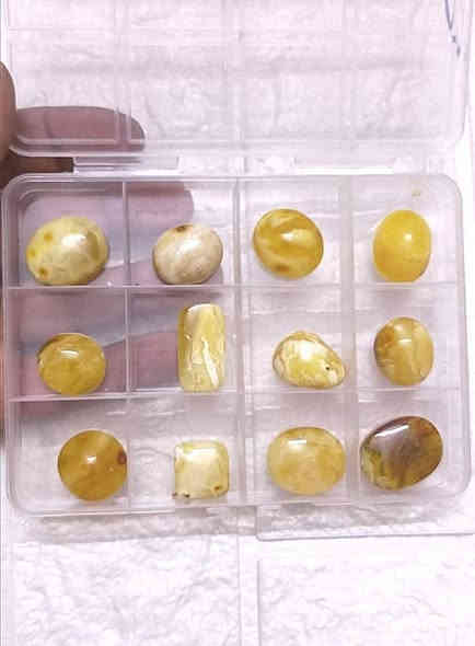 احمد للكهرمان. صفحتنا على التيك توك وعروض مستمره وبث مباشر. لاجمل وارقا القطع من الكهرب الطبيعي الحر البلطيقي الخام الغير معالج وحجر الكهرب الخام.   شذرات محابس.. اساور. قلائد الجميع  جراخه ورشتنا المتواضعه. ملاحضه تتوفر كميات. وقطع  كثيره داخل الصفحه.  اذا وجدت صعوبه في البحث عن الصفحه. حاول الاتصال على الرقم ***********.  واهلا وسهلا بالجميع
