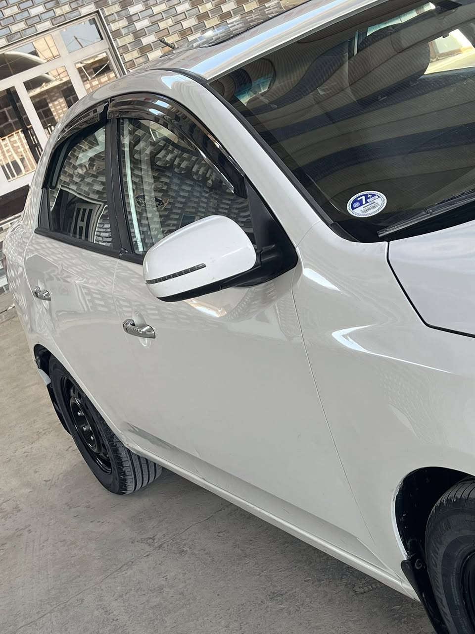 السلام عليكم من رخصت الادمن المحترم سيراتو 2013 فول مواصفات السياره شرط ترايها اخت زيرو 
السياره بيها قطعتين فقط بدون فتح فقط رش كفاله من الضربه من الحالوب والفتح   جديده حيل  بلعافيه ع ياخذها 
بسم كردي تريد تحويل وكاله حاضر ماكو اي مشكله
مكينه 1600 دوش كفاله 
حداديه أمامي خلفي بلكارتون 
تخم تاير جديدة 
شرط تبريد ثلج
حساسات خلفيه 
تحكمات ستيرن
تحكمات بلستيرن 
اشاير بالمري فتحه 
كير ومكينه ع وضع الشركه شرط الفحص 
#ملاحضه السياره جديدة وبلعافيه ع ياخذها 
ا فقط مكاني بابل القاسم ***********
