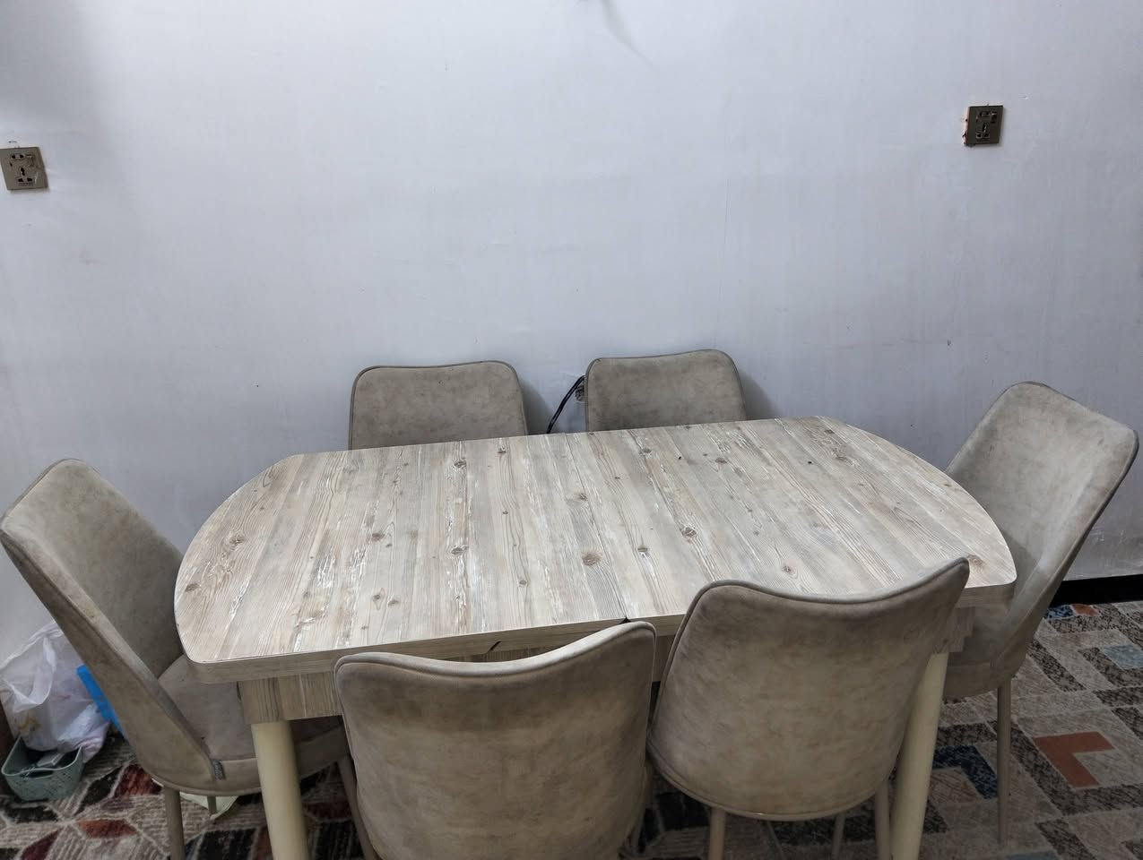 السلام عليكم ميز طعام للبيع يتكبر ويزغر 6كراسي السعر 150بي مجال مكاني الدوره للاستفسار  ***********
