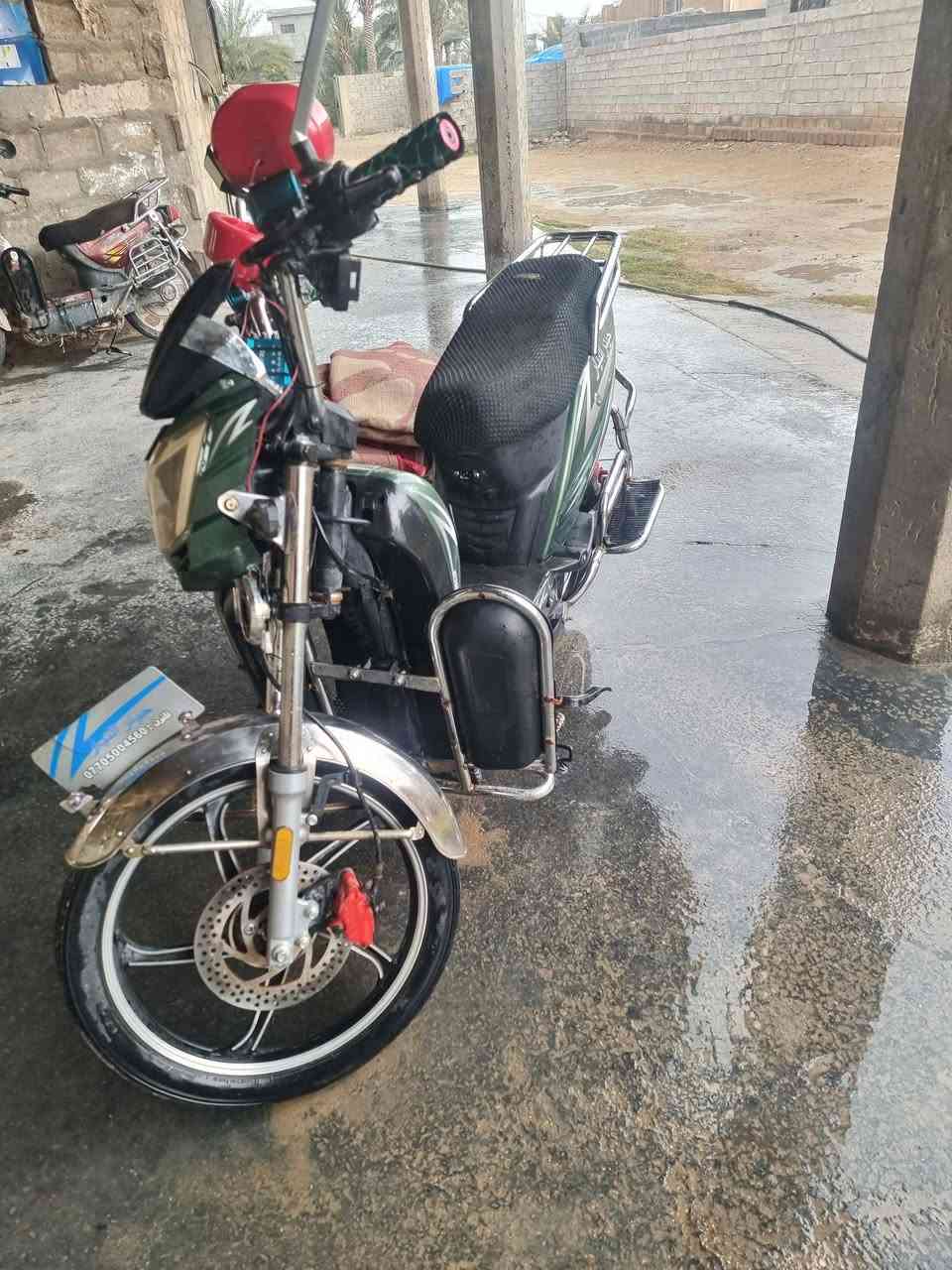 دراجه موديل 24 نظيفه بطارياته عشره سعر 475 ***********مكان كرمه صبيحات
