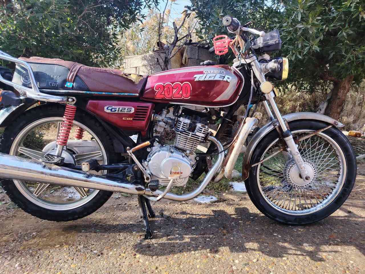 السلام عليكم للبيع دراجه تايكر سونك 4 كير  موديل 20 دراجه نظيفه محرك مكفول كهربائيات كله شغاله مابيه اي نقص أوراق اصوليه كارتونيه ومنفيس مامكمركه بدون كمرك ماتترقم السعر 350 وبيه مجال للطيبين المكان بغداد المدائن سلمان باك الاستفسار أكثر الاتصال على *********** متوفر واتساب ولي ماعاجبه السعر لا يعلق ويكسر بحلال العالم
