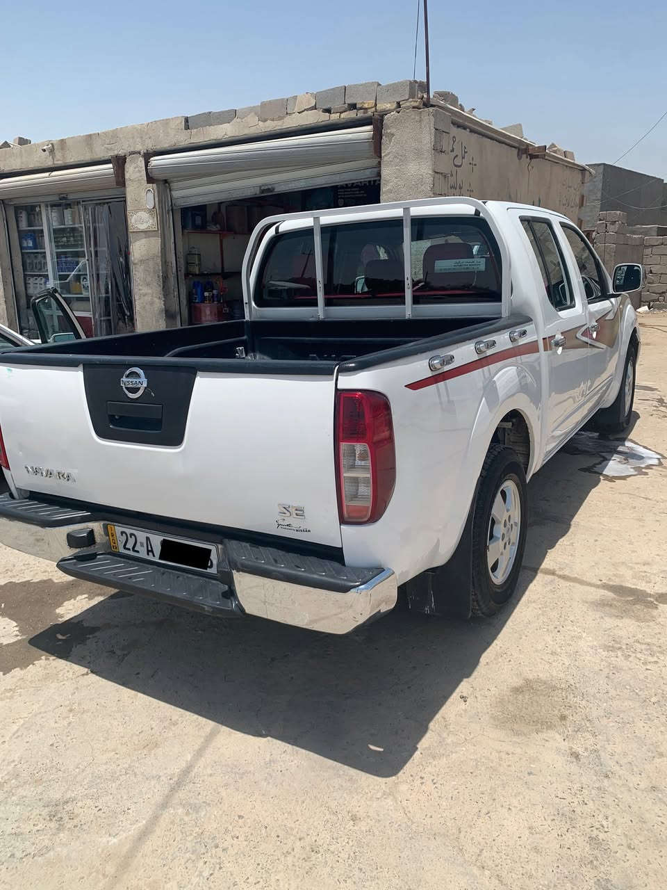 بيك آب ناڤارا موديل ٢٠١٤ نضيفة
بيها دحچة خفيفة بالبيبان بسبب ستوتة 
گير أوتوماتك 
سيارة مال جناي 
گير ومحرك خير من الله
تبريد ثلج 
تايرات جديده بريجستون تخم كامل
بيها شاشة كبيرة تربط نت وكامرة خلفية من ترجع
اللون ابيض .
السعر ١٣،٥٠٠ $$
العنوان البصرة الزبير
الي ناوي يشتري يتصل على الموبيل
***********
