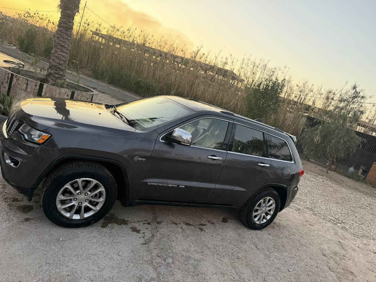 السلام عليكم للبيع السعر165 موديل 2014 مواصفات فول 
وارد امريكي صور الحادث مرفقه وهنا بلعراق البنيد طاير على كصه القماره محرك 6 
عنوان السياره واسط الزبيديه ***********
