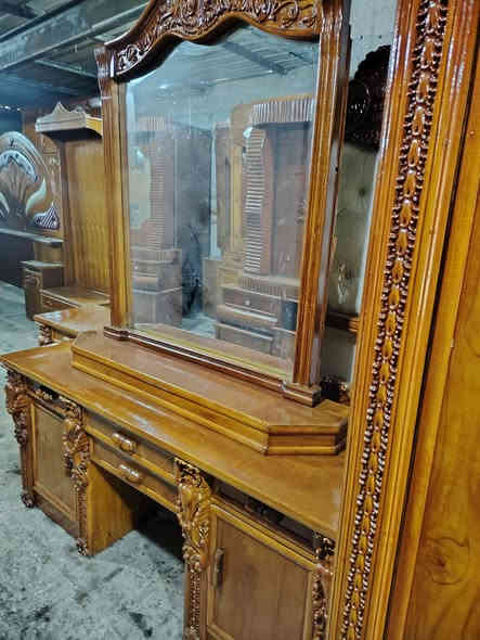 السلام عليكم غرفه نوم مستخدمه استخدام قليل تسكام ثكيل سعر مليون و300قفل مكان ديوانيه للا ستفسار ***********
