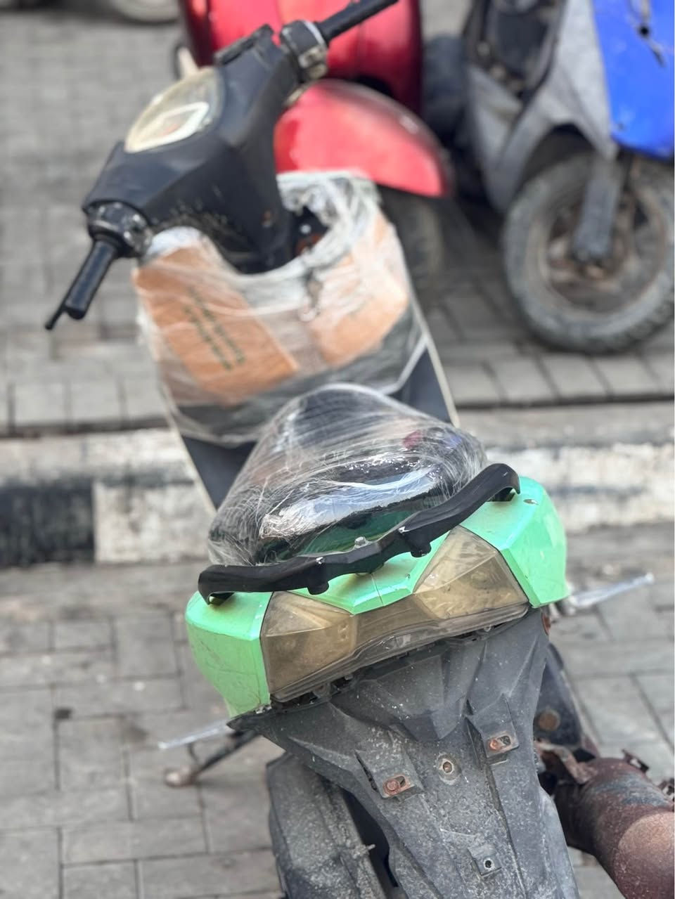 سلام عليكم  دراجه اف اس صيني صناعه الاوله سلف هندر مكفوله البصره حيانيه شارع طاق قرب مدرسة العله سعر دراجه 200وبيهه مجال لشراي رقم الهاتف ***********متواجد واتساب البصرة, العراق
