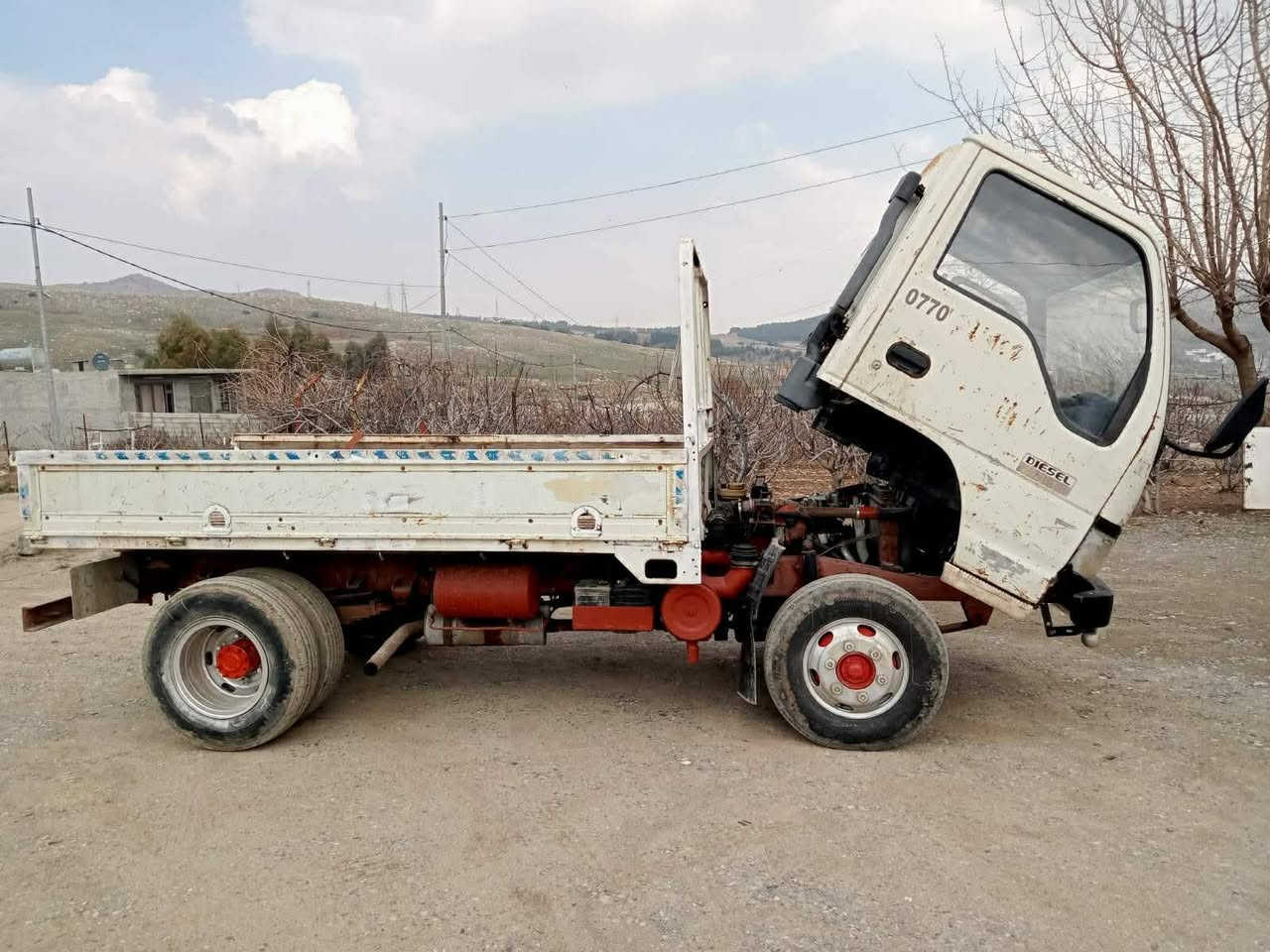 ئەمیکۆی6طن مۆدێل 2006 ڕەقەم هه ولێرە سەنەوی بەسەرچووە مەکینەی بیلاد یە نە کراوەتەوەئیستۆپ وکلاجی هه واوو ڕۆنە  یانزەساڵە ڕاگیراوە هه یکەلێکی جوانی هه یە یەک پەڵە ساردی هه یە دەعمی نییە بۆتە نکەرولۆری وگەڵابەش دە بێ وینجی هه ڵڕشتنی هه یە کوشن وگاعی تازە تێگیراوە کارەبای هه موی مەزبوتە ماڵی دۆستە ..ژ.م..
*********** السليمانية, العراق
