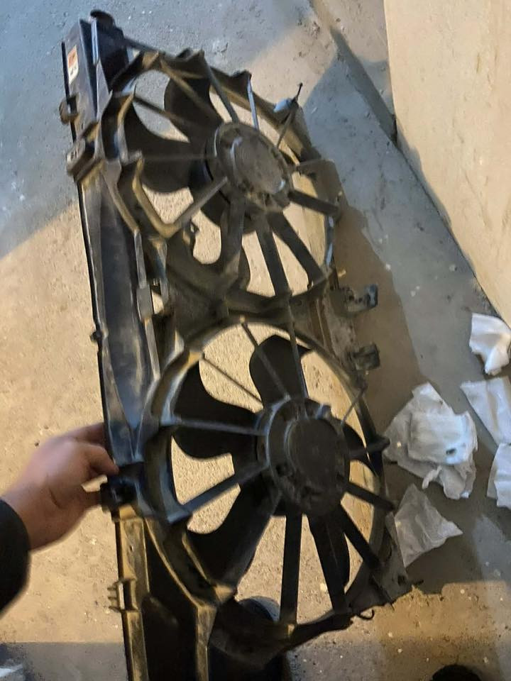 زوج لايتات فورد F150 موديل 2016
وزوج لايتات موديل 2020
ومراوح موديل 2020

كلهم بسعر 200 الف 
للتواصل ***********
***********
