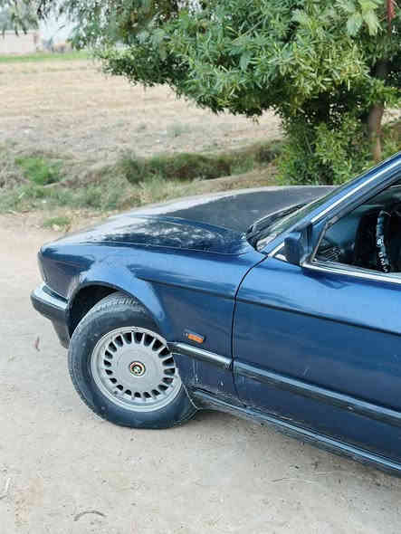 بي ام 730 
موديل 1988
رقم انبار الدولي تحويل ثاني يوم 
سياره جاهزه 
كير بدلته جديد فتحة سقف تخم تايرات نص عمر صدر نص عمر 
شراي يتصل 

‭0780 009 1974‬
