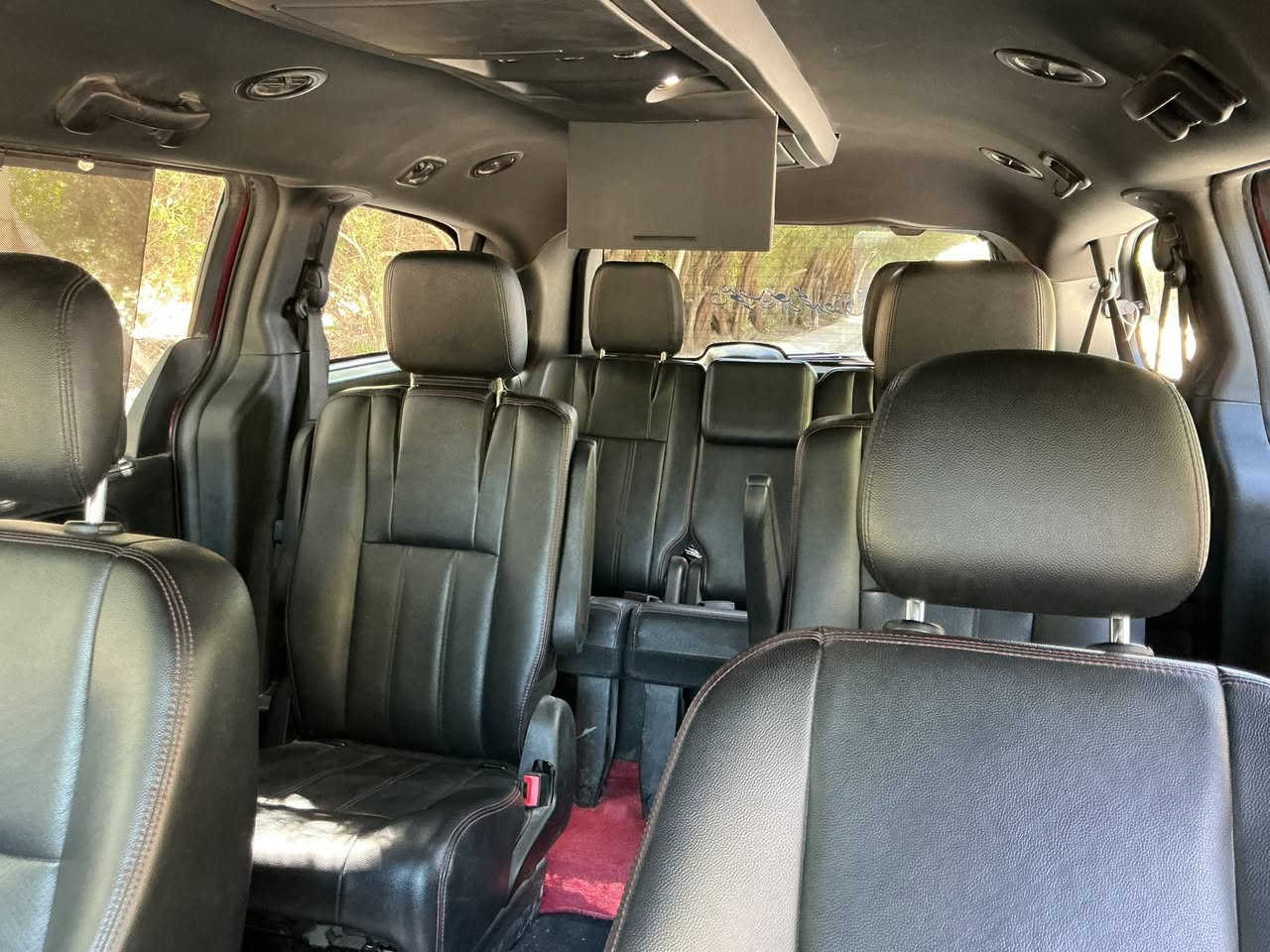 سلام عليكم
دوج كرفان موديل 2019 كلين 

رقم اربيل تحويل ثاني يوم بسمي 

اللون كرزي  

فول مواصفات 

فئة السياره Gt

✅  بوب الخلفيه كهربائيه 

✅  جنطه كهربائيه 

✅  تبريد 3 قطع 

✅  شاشه أندرويد وكاميرا رجوع

✅  حساسات خلفيه 

✅  تحكم ستيرن جهتين 

✅  كشنات جلد 7راكب 

✅  كشنات منفصله 

✅  كشنات كهربائيه 

✅  شاشات خلفيه 

✅  تشغيل عن بعد 

✅  تخم تاير جديد 

✅  فئه المحرك 3600  6سلندر 

✅  فرس ثلاثي

✅  مشدوده منظومة غاز 80لتر 

✅  ويل gt

✅  جام كهربائي امامي خلفي 

✅  بردات خلفيه 

✅  وفتح وغلق الأبواب 

✅  السبير ويل مع العده مالتها

✅  تدفئة كشن 

✅  تدفئة ستيرن  

________________________________________

السياره عائلية ومريحة بل سفر 

السياره نظيفة 

إني موضف اروح للدوام وارجع مصفوطه بل باب 

________________________________________

السياره أمريكي 🇺🇸✈️

كلين مابيها أي ضرر

________________________________________

📍نجف 

كوفه حي المتنبي 

***********واتساب 📞

السعر المطلوب 200وبيها مجال بسيط
