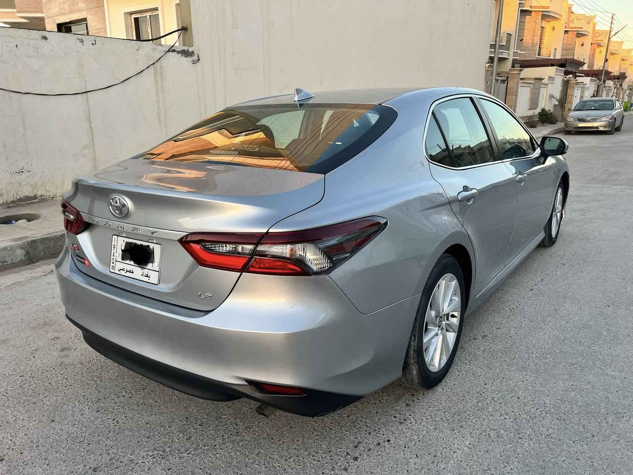 السلام عليكم للبيع فقط بدون مراوس كامري 2023 وارد أمريكي صبغ بند فقط مكانين بارد ماشيه 68 كفاله عامه من كير ومحرك صدر كلها على وضع الشركه رقم بغداد معوقين باسمنا صور الحادث موجوده بالمنشور 
السعر 172 وبيها مجال 
 ***********
