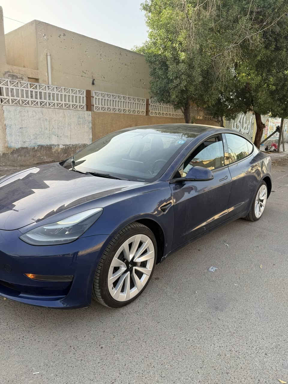 السلام عليكم للبيع تسلا مديل 3 مديل 2023 وارد امريكي حادثه حلوه خلفي بجم كبس رقم الشاصي مرفق بالمنشور السياره او فول مواصفات للستفسار الاتصال ***********مكاني بغداد الجديدة حي المعلمين الشراي يتصل
