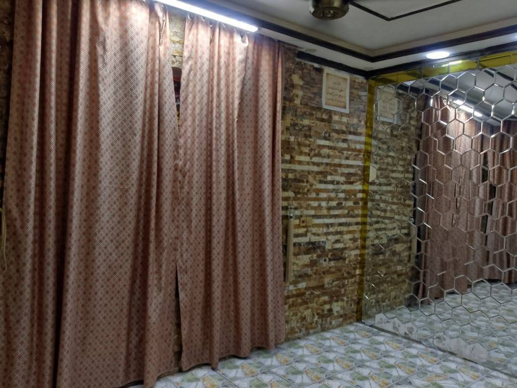 سلام عليكم بيت كامل لل بيع مساحه 100مستعجل عله بيعته المكان حي المهندسين مقابيل سيطرت لشعب القديمه الاستفسار***********
