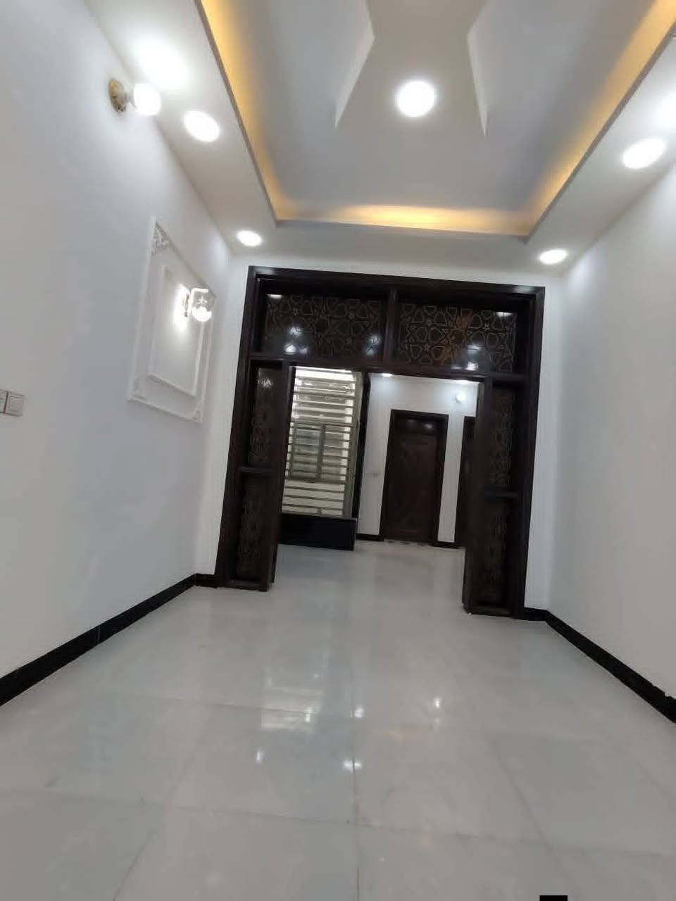 يالله يالله  بيت للبيع جديد بلاش بلاش  😍وتساب ***********📞📞
عنوانه المكتب مقابل قريه الغدير عمود282 مكتب التساهل للعقار احجز بيت احلامك يم مكتب التساهل 😍🏬🏬
#_بيوت عدد 2مجاورات _مساحه_لبيت_110متر_مربعه 
#_ 
#بيت_طابو_زراعي_سند25
سعره 46عرض شارع 12متر فول خدمات 

بناء حديث غير مسكون
بناء ممتاز جدا  عنوان  لبيت النجف 
#مقابل__ملحق قرية_الغدير_مباشر 
يحتوي لبيت على+ غرفه2+صاله  +مطبخ ستقبال +صحيات بلداخل +وبلخارج 
***********وتساب
